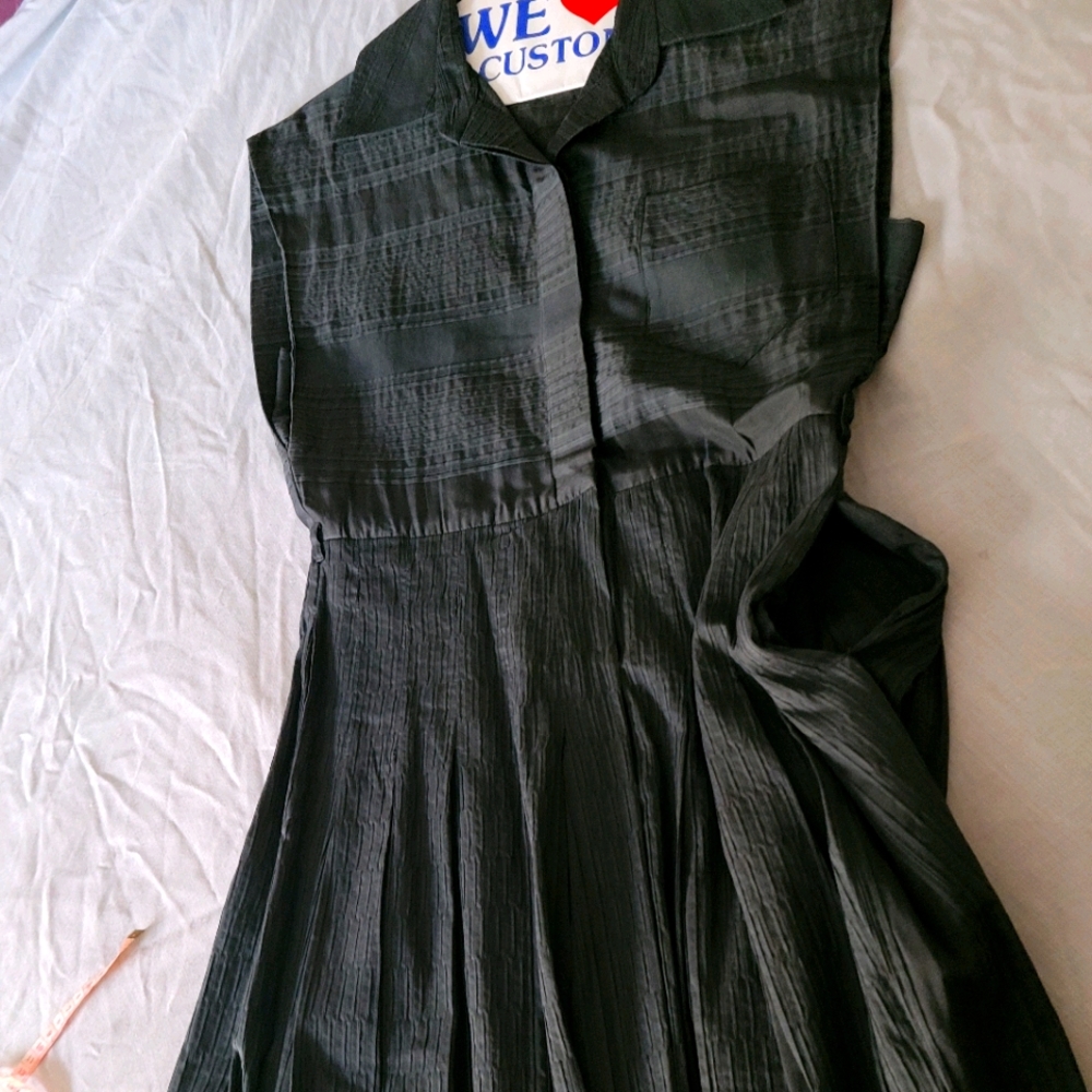 Black dress eith dide pocket